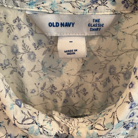 Old Navy ‘The Classic Shirt’ button-up - Picture 2 of 5